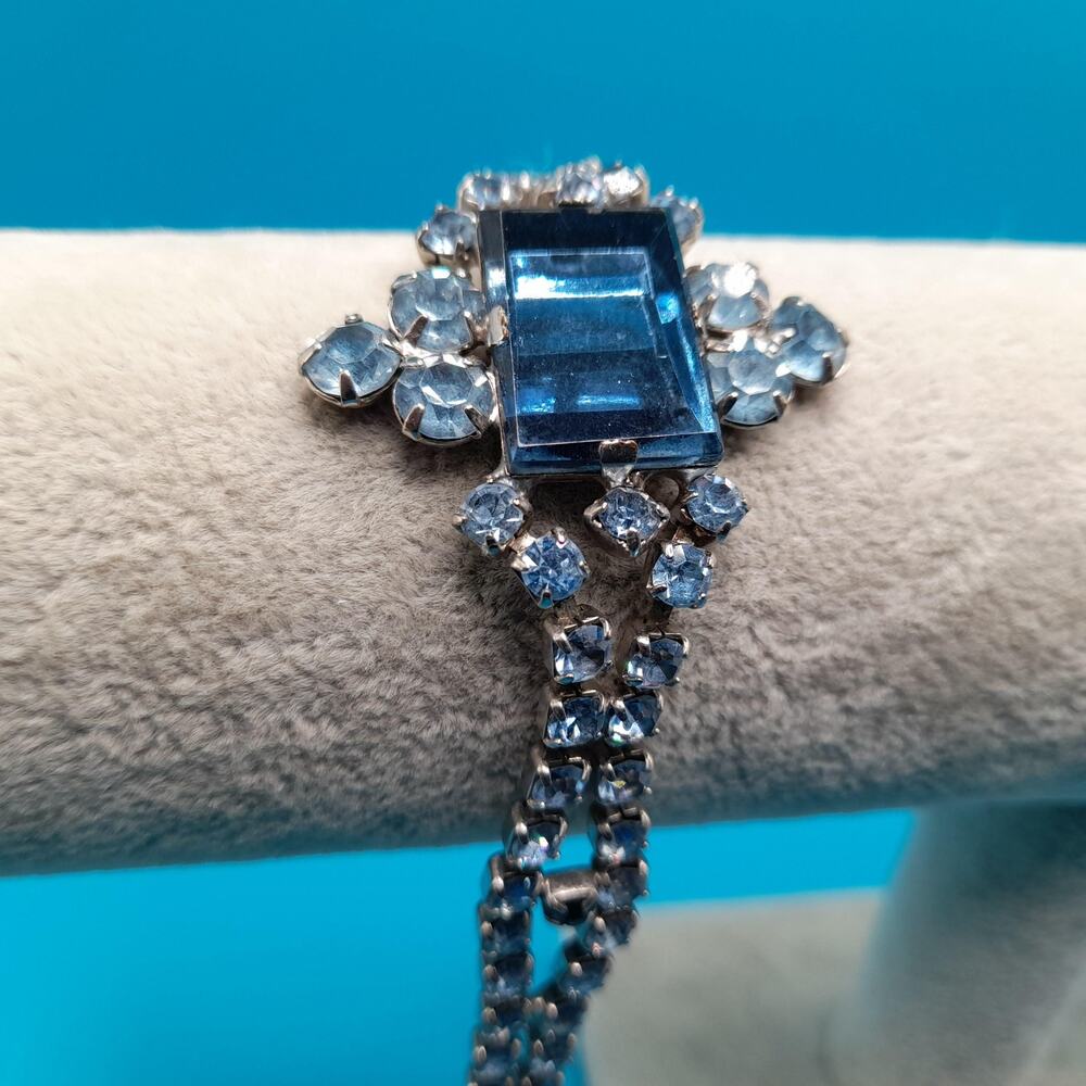 Light Blue Art Glass Rhinestone Bracelet, Mid-Century, 1960s Vintage Jewelry - Picture 10 of 10